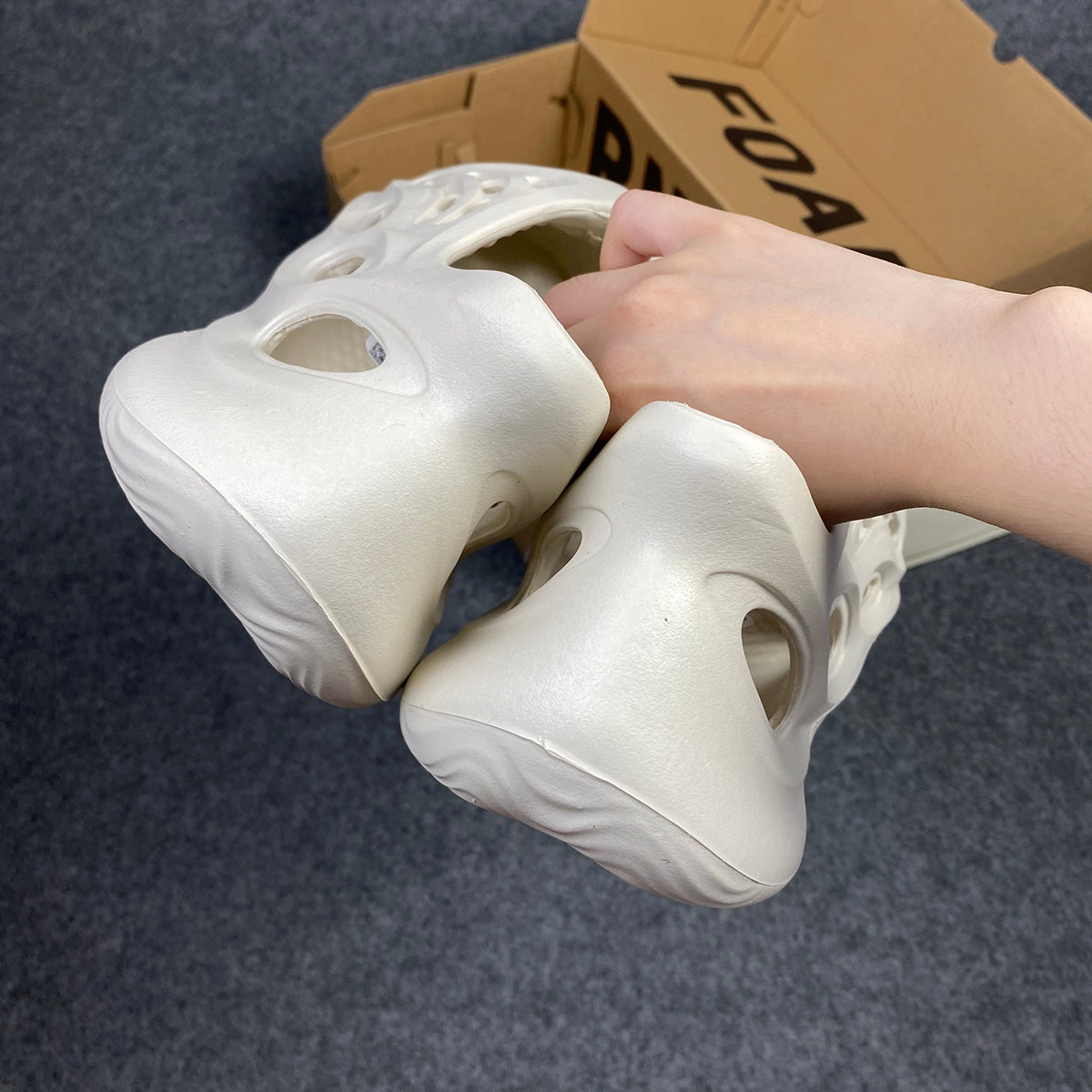 Yeezy Foam Runner 'Sand' - product view 10