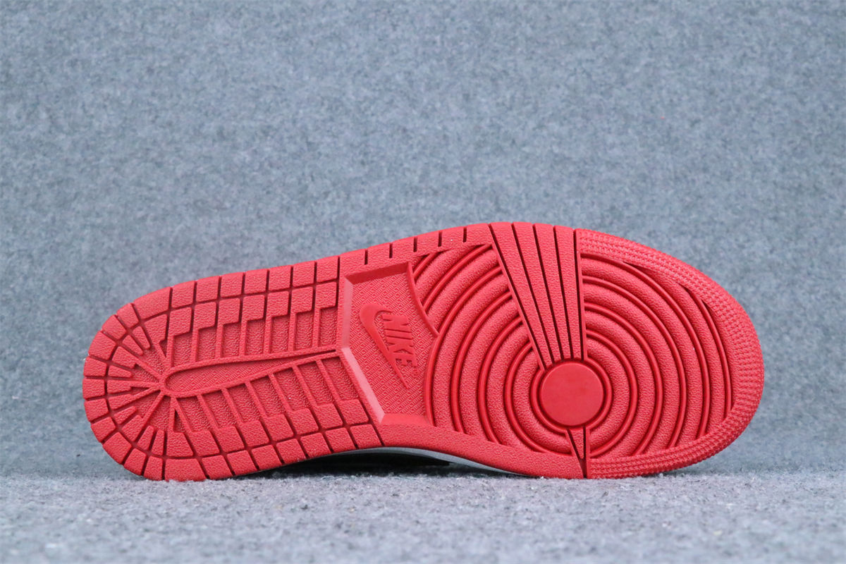 Air Jordan 1 Retro Low OG 'Chicago' 2025 Sneakers - product view 3