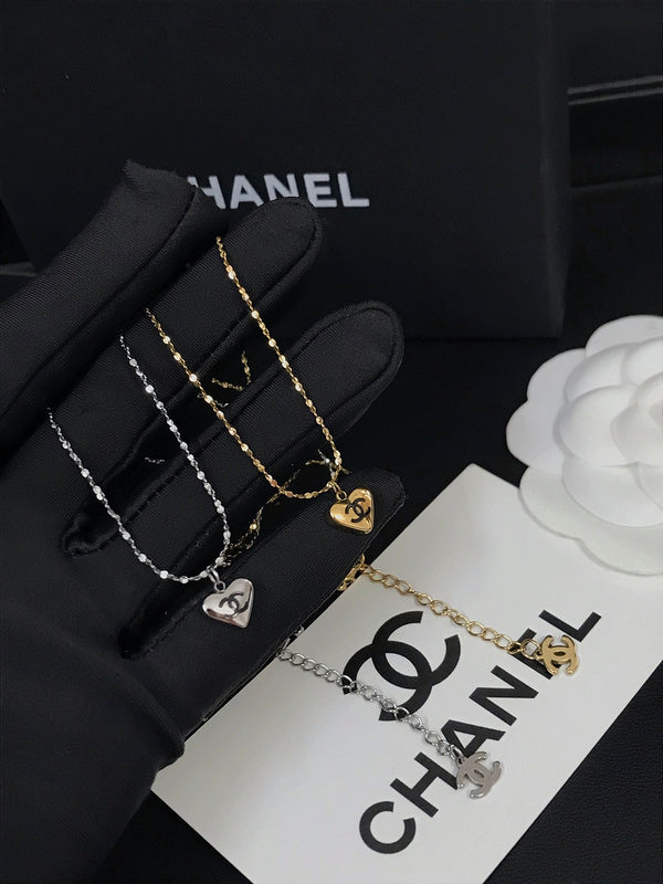 X596   Women's heart-shaped drip necklace jewelry