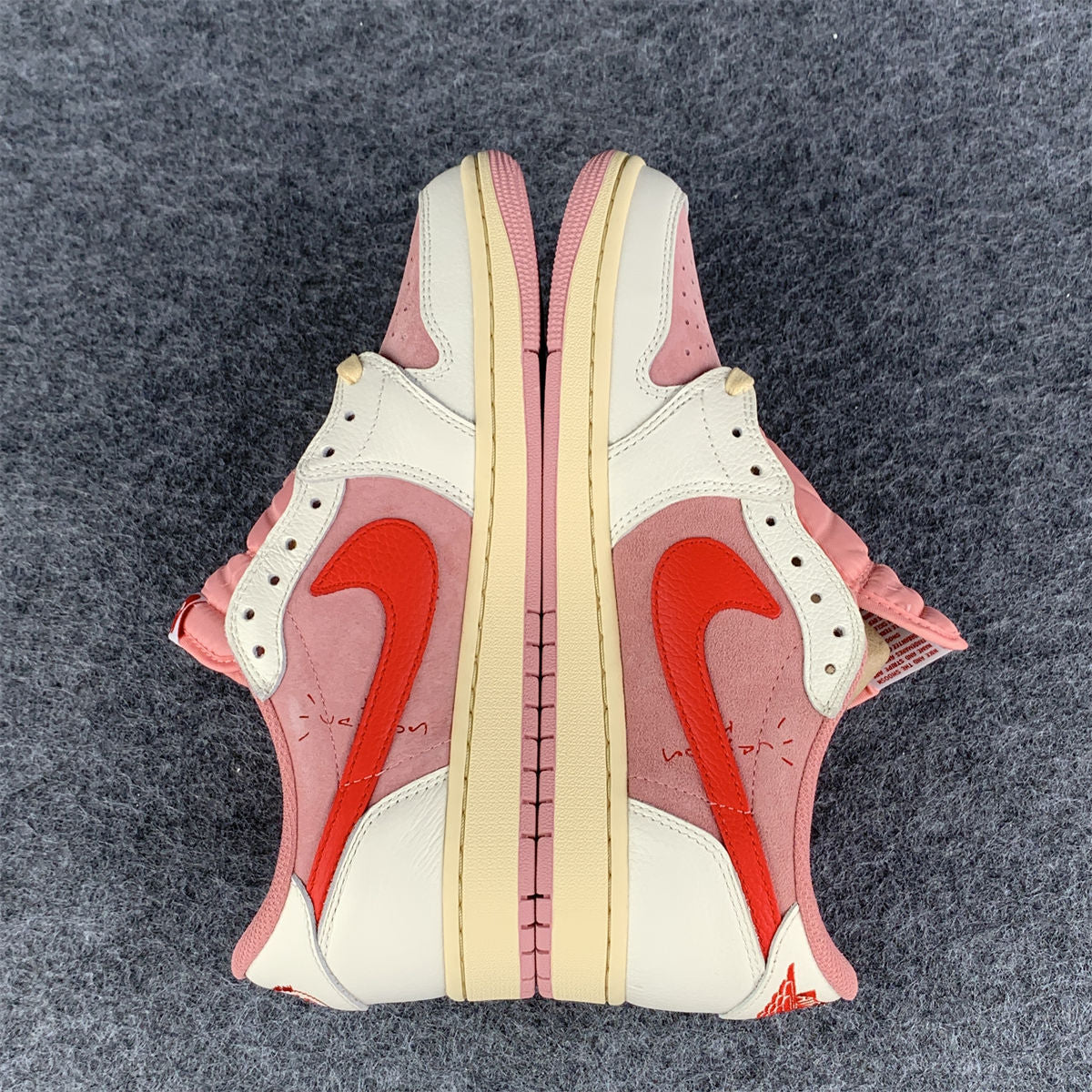 Travis Scott x Air Jordan 1 Retro Low OG 'Tropical Pink' (B-grade) Sneakers - product view 4
