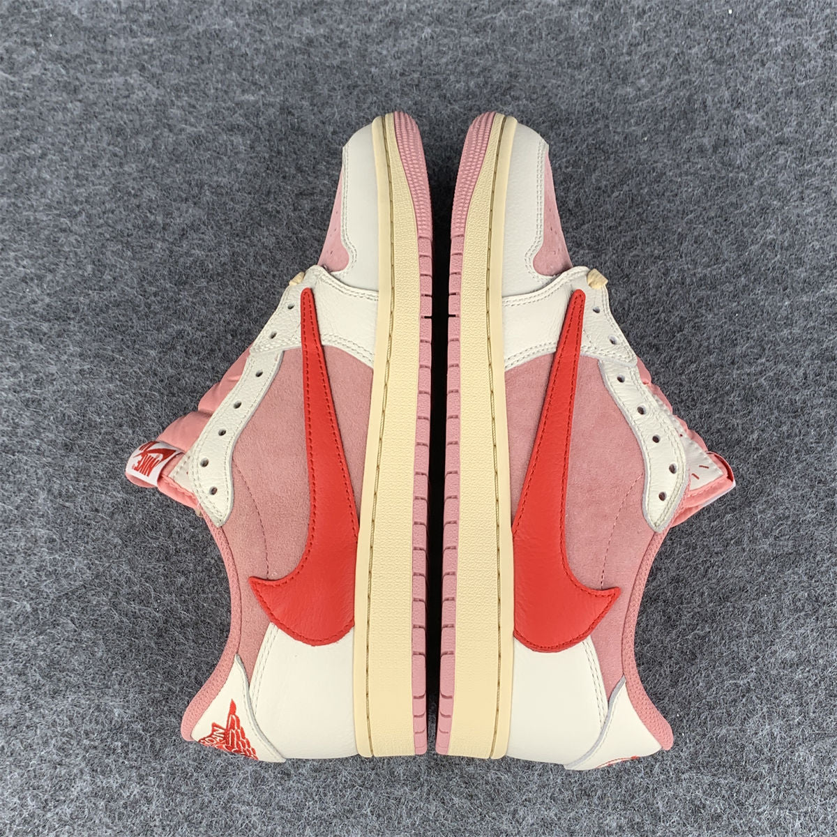 Travis Scott x Air Jordan 1 Retro Low OG 'Tropical Pink' (B-grade) Sneakers - product view 3