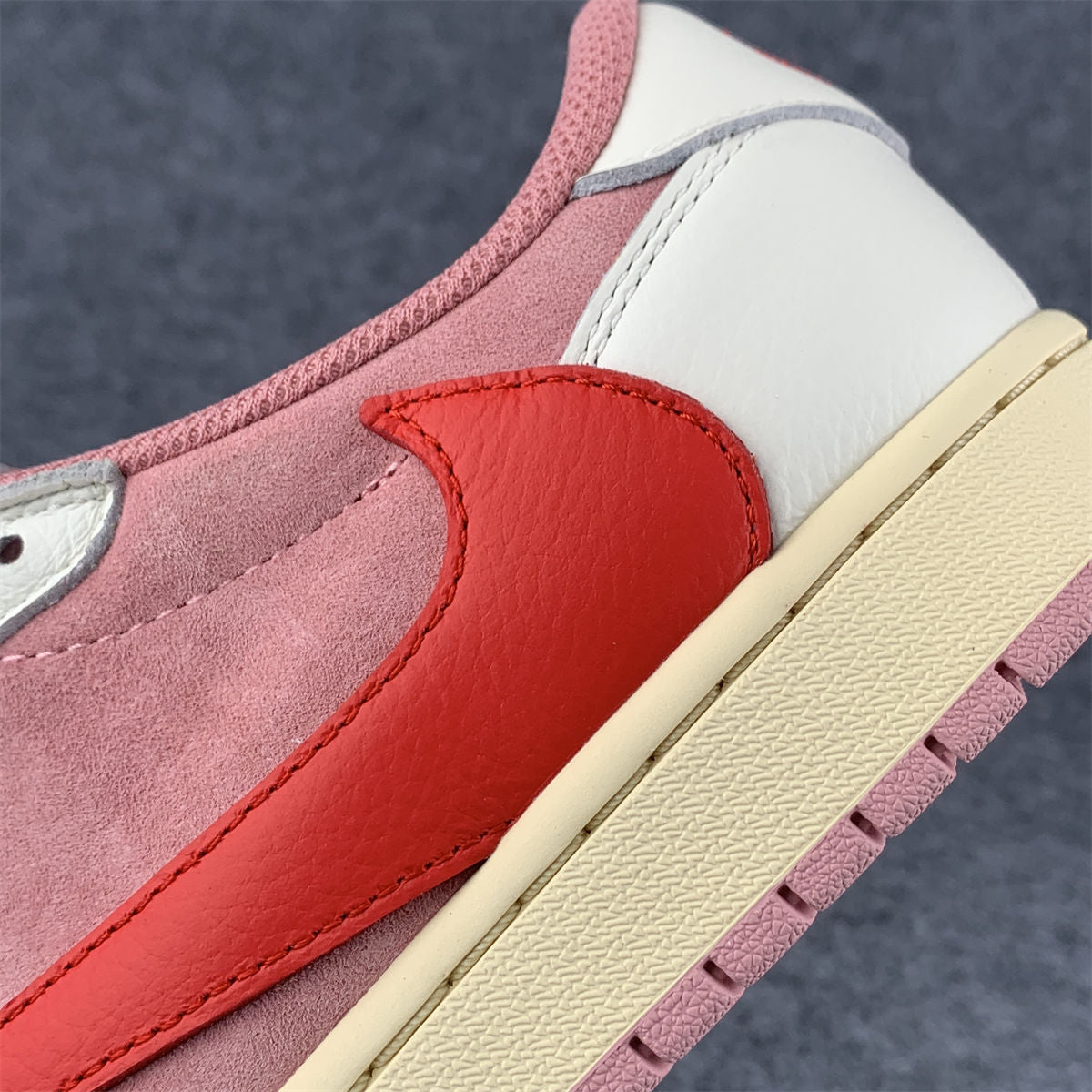 Travis Scott x Air Jordan 1 Retro Low OG 'Tropical Pink' (B-grade) Sneakers - product view 8