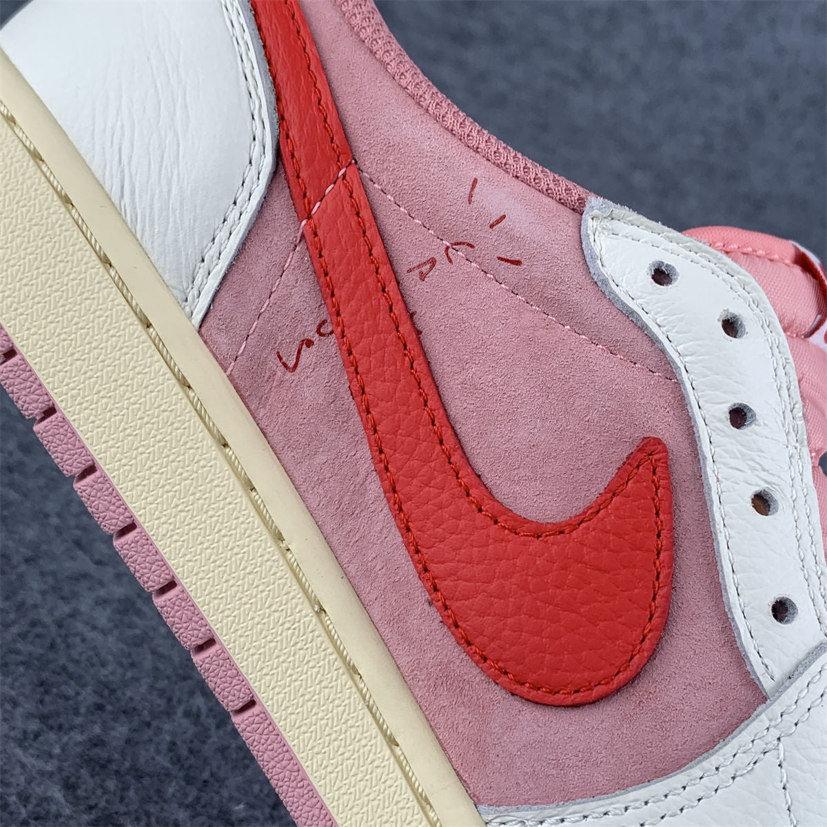 Travis Scott x Air Jordan 1 Retro Low OG 'Tropical Pink' (B-grade) Sneakers - product view 9
