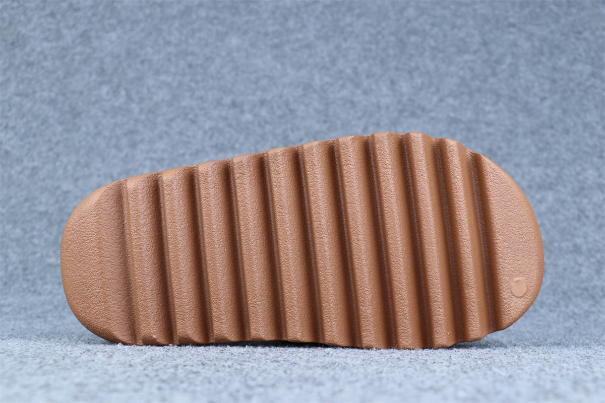 Yeezy Slides 'Flax' - product view 3