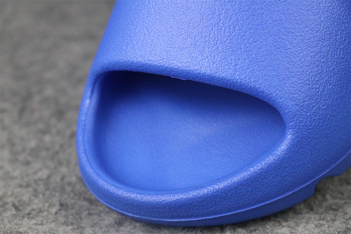 Yeezy Slides 'Azure' - product view 4