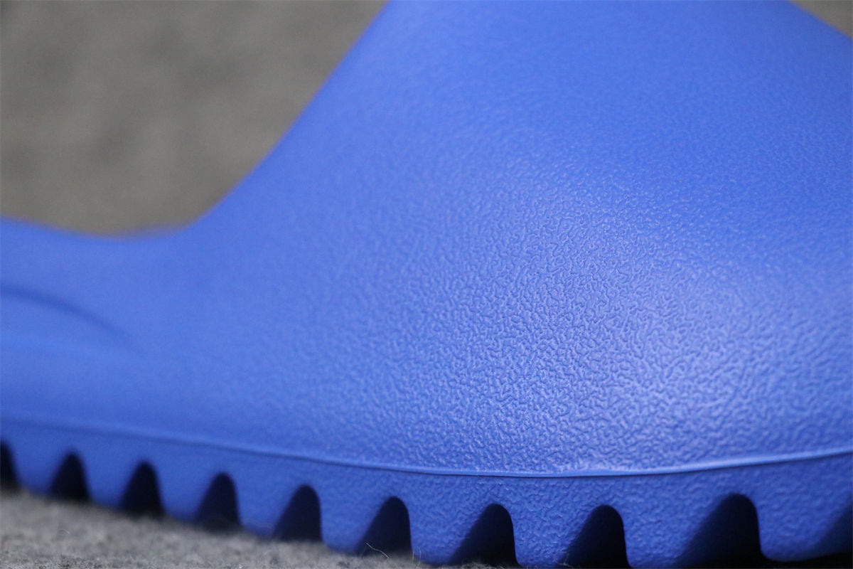 Yeezy Slides 'Azure' - product view 5